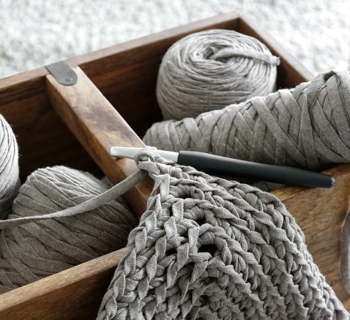 DIY | gehäkelter Teppich aus Textilgarn